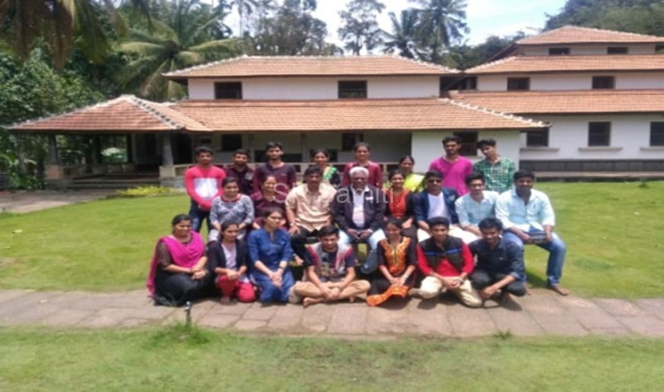 Kannada students and teachers on a study visit