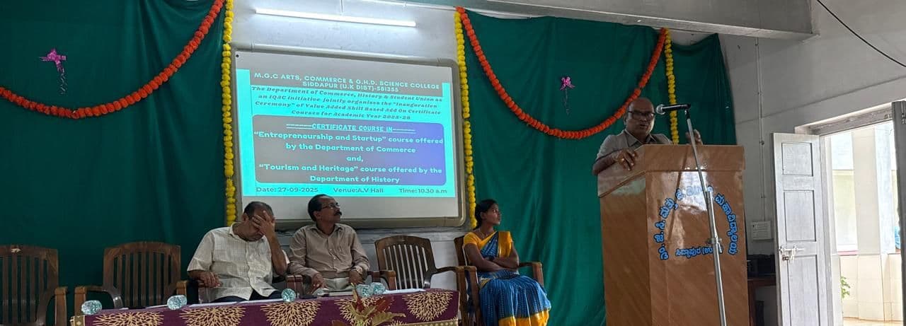 Shri H. Devendra, retired Professor of History, speaking about tourism and heritage