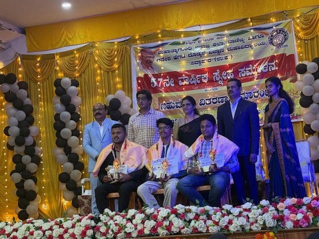 University Blue athletes with their awards and the dignitaries