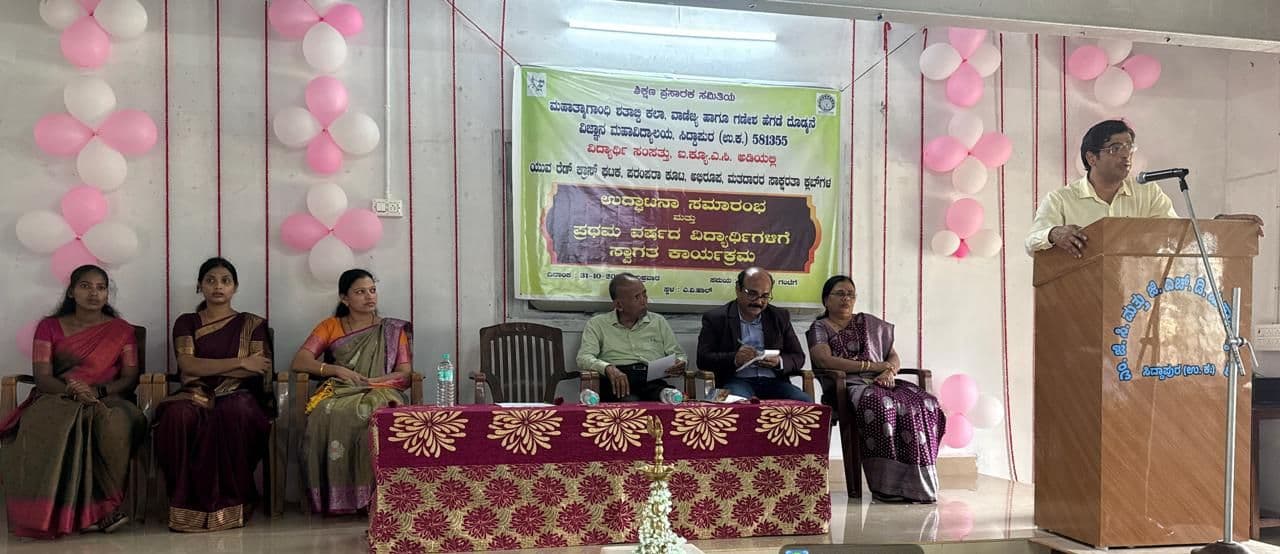 Inaugurator Dr. Shashibhushan Hegde addressing the function