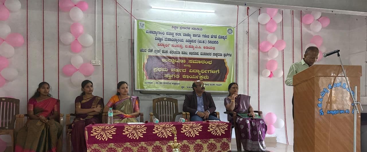 Chief guest Shri G.U. Nayak addressing the students
