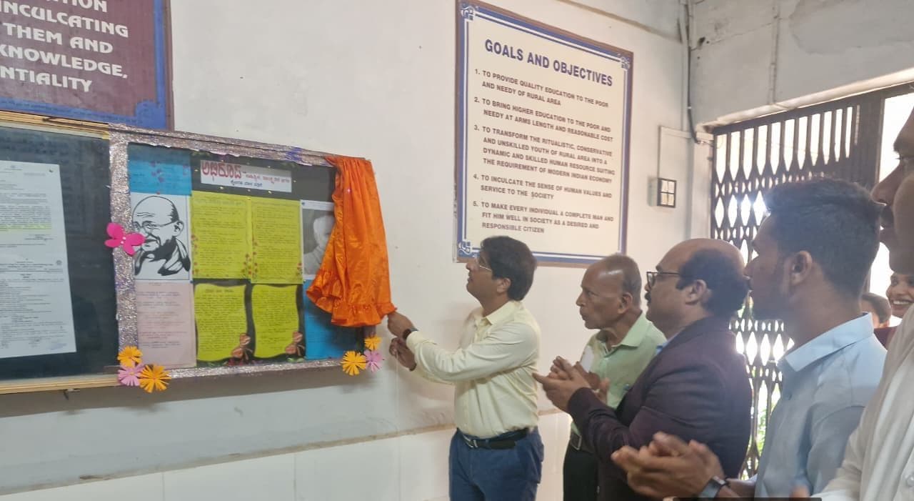 Dr. Shashibhushan Hegde unveiling the Abhiroopa handwritten magazine wall