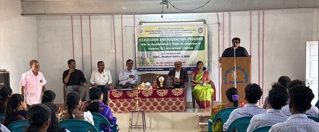 Dr. Shashibhushan Hegde addressing the students about his success in the triathlon