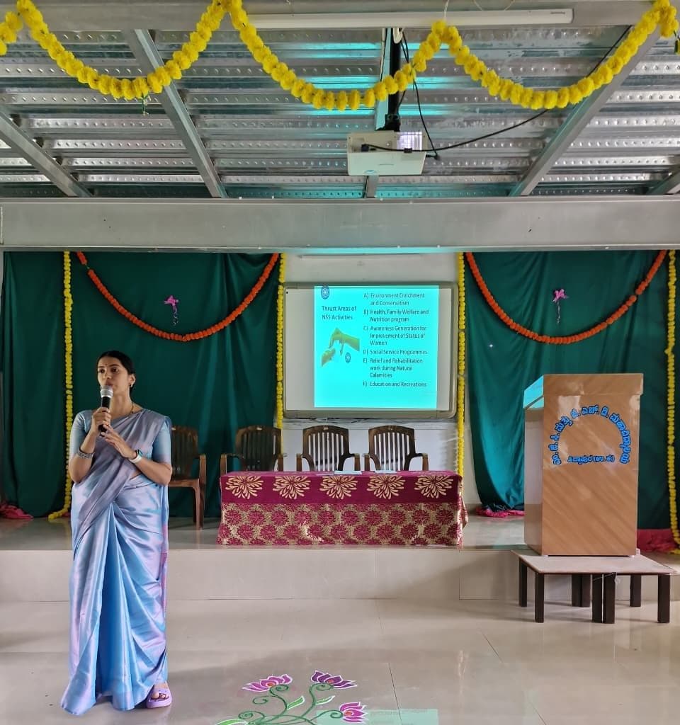NSS Programme Officer Prof. Chetana M.H. addressing the volunteers