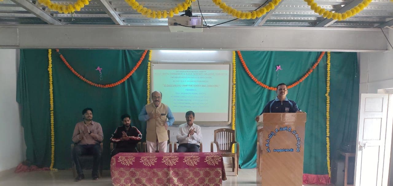 Opening session of the volleyball coaching camp in the college hall