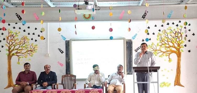 Tahsildar Shri M.R. Kulkarni addressing students on voting awareness, 10 December 2024