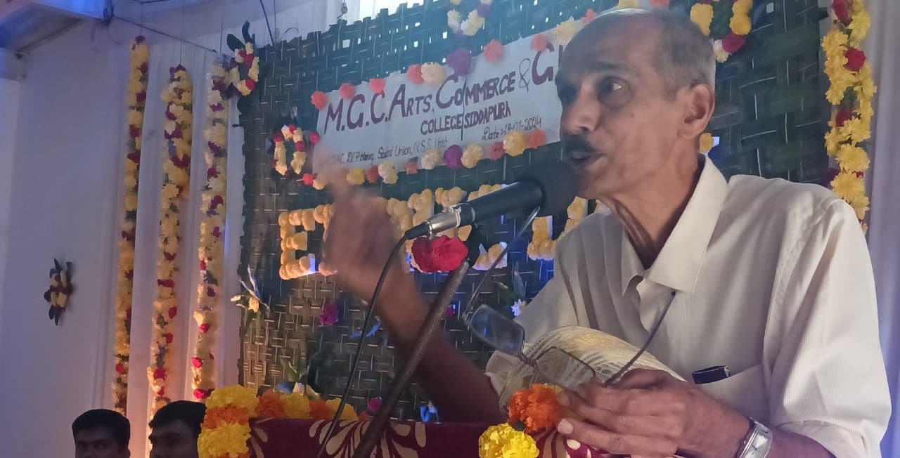 Shri Subraya Mattihalli speaking at Ethnic Day 2023-24